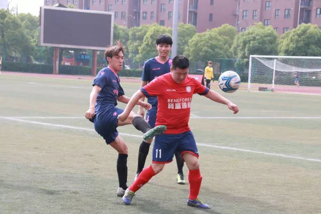 斯诺克世锦赛：赵心童首轮击败海菲尔德