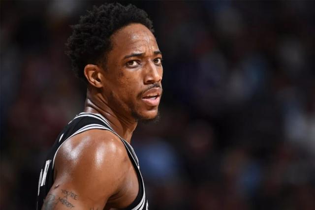 波士顿马拉松：肯尼亚选手包揽男女组冠军 双双实现卫冕